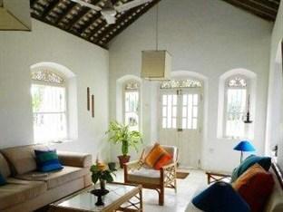 Cafe Ceylon Bed & Breakfast Koggala Bagian luar foto